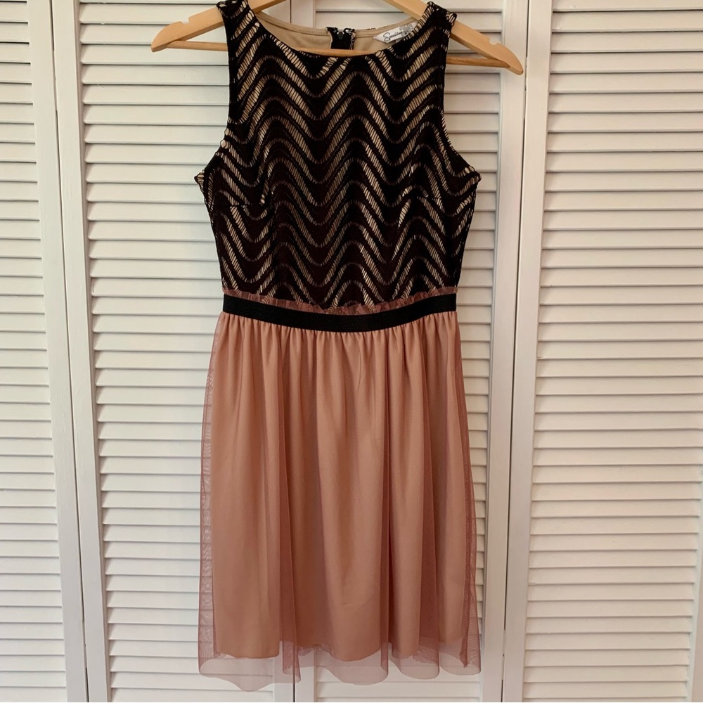 Like New | Black & Pink | Juniors 5